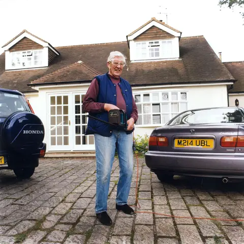 Tom Rawlinson, Harptree Cottage, Bell Lane