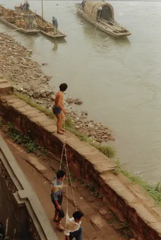 Leshan, Night Soil boat