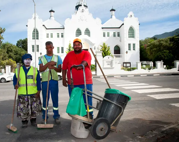 L-R. Koleka Orlicie, Irendell Coetez & Mentor Witbooi. Swellendam 2019