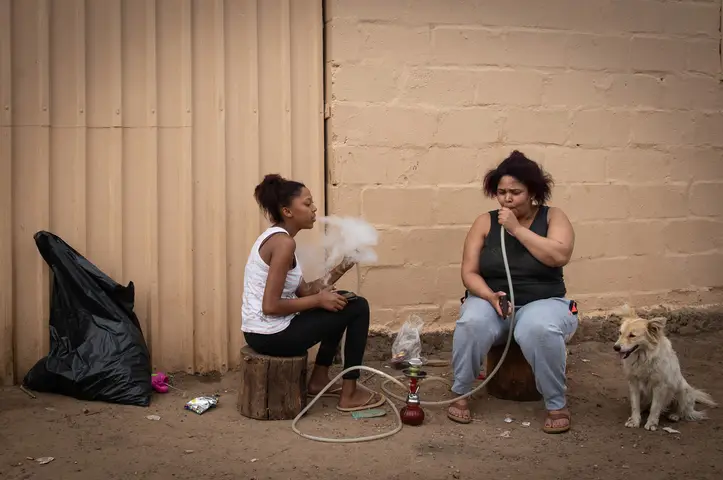 TC & Tessa smoking Hookah Flavour. Railton. 2020