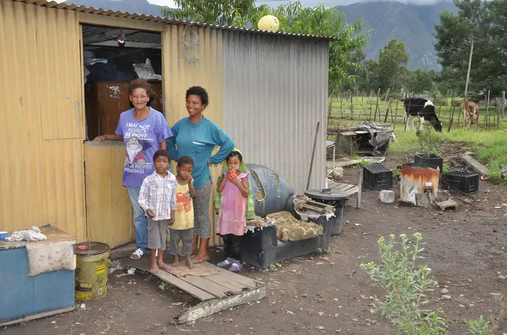 Jo-Ann . Daughter Jodie with her children. Cooper St, Swellendam 2018