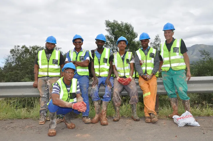 Workmen, Floodwater underpass,. Kneeling, Uncle Kop. Right, Russel. Swellendam 2018