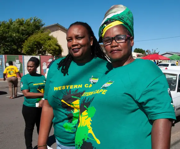 Sisters L-R. Miliswa & Thandeka Mbatyazwa. Registration, Railton, Swellendam 2019