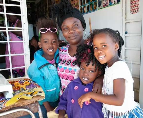 Teresa Matunda Kiamama, with L-R, Samuel & Ciatia and Mikayla Mfisa. Railton, Swellenda 2019
