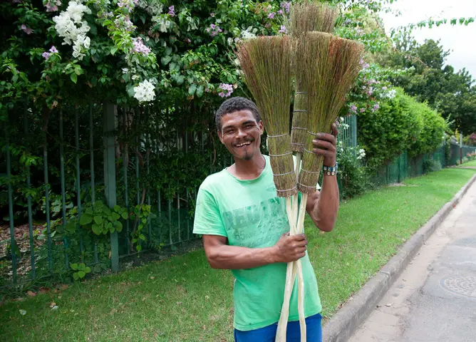 Edgar Jacobs. Broom maker from Suurbraak. Swellendam 2019