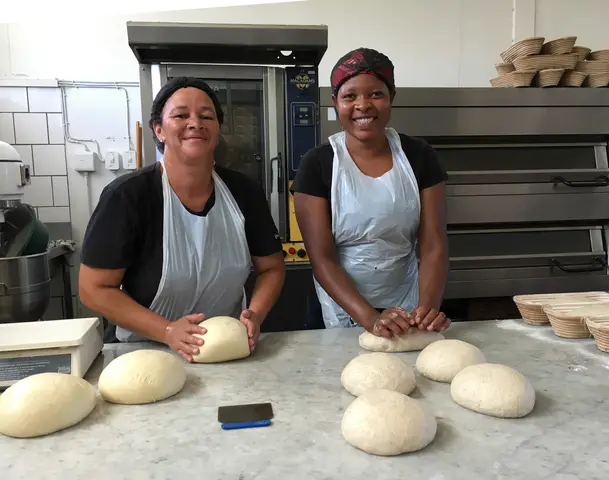 L-R Elinda Mickhelles & Evidence Ngondo. Riviersonderend ,Western Cape 2019